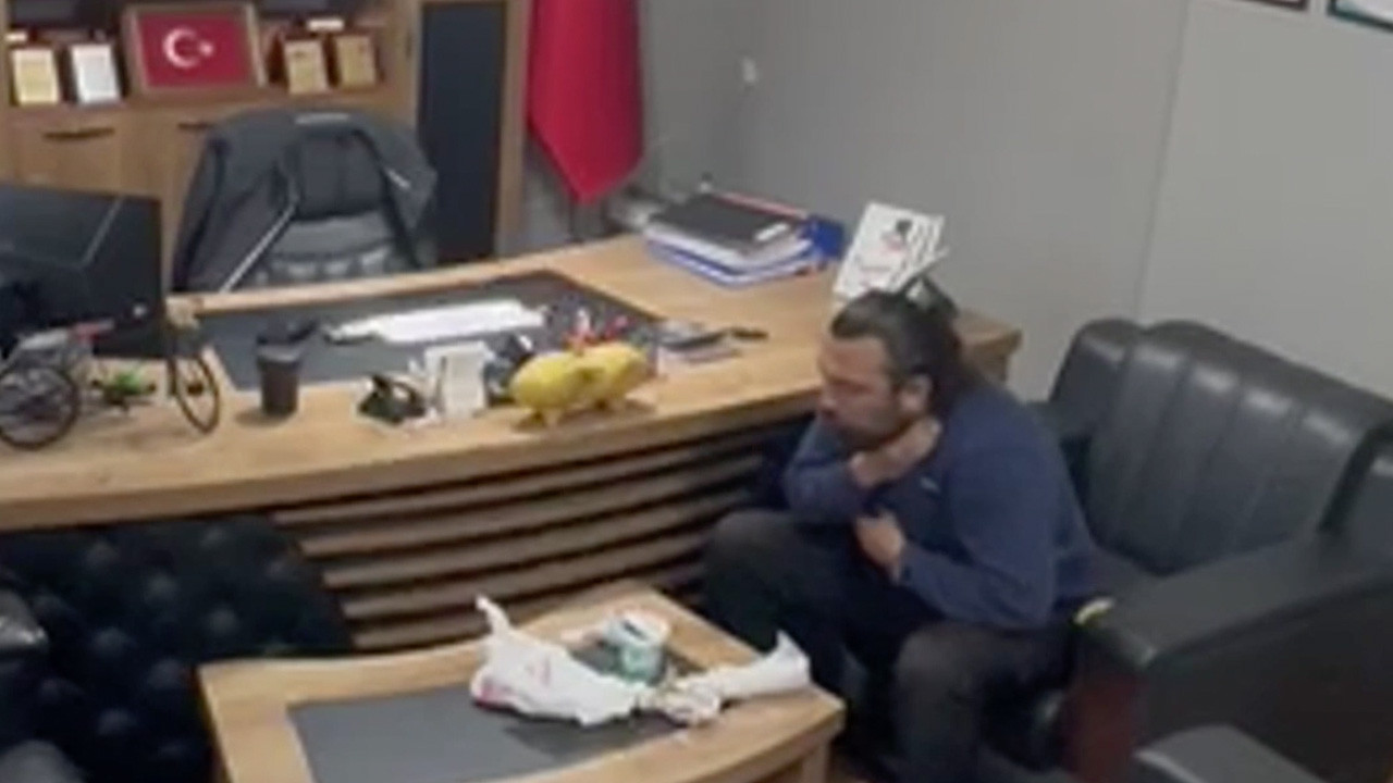 Boğazına kaçan yiyeceği kendi kendine yaptığı Heimlich manevrasıyla çıkardı