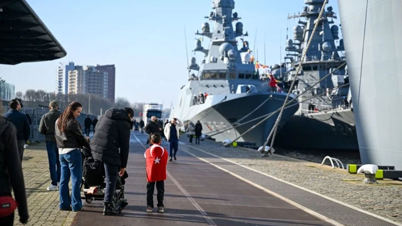 TCG Anadolu Gemisi, Hollanda medyasında geniş yer buldu
