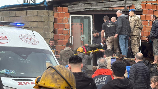 Zonguldak'tan son dakika! Maden ocağında göçük oldu işçiler mahsur kaldı - Resim: 1